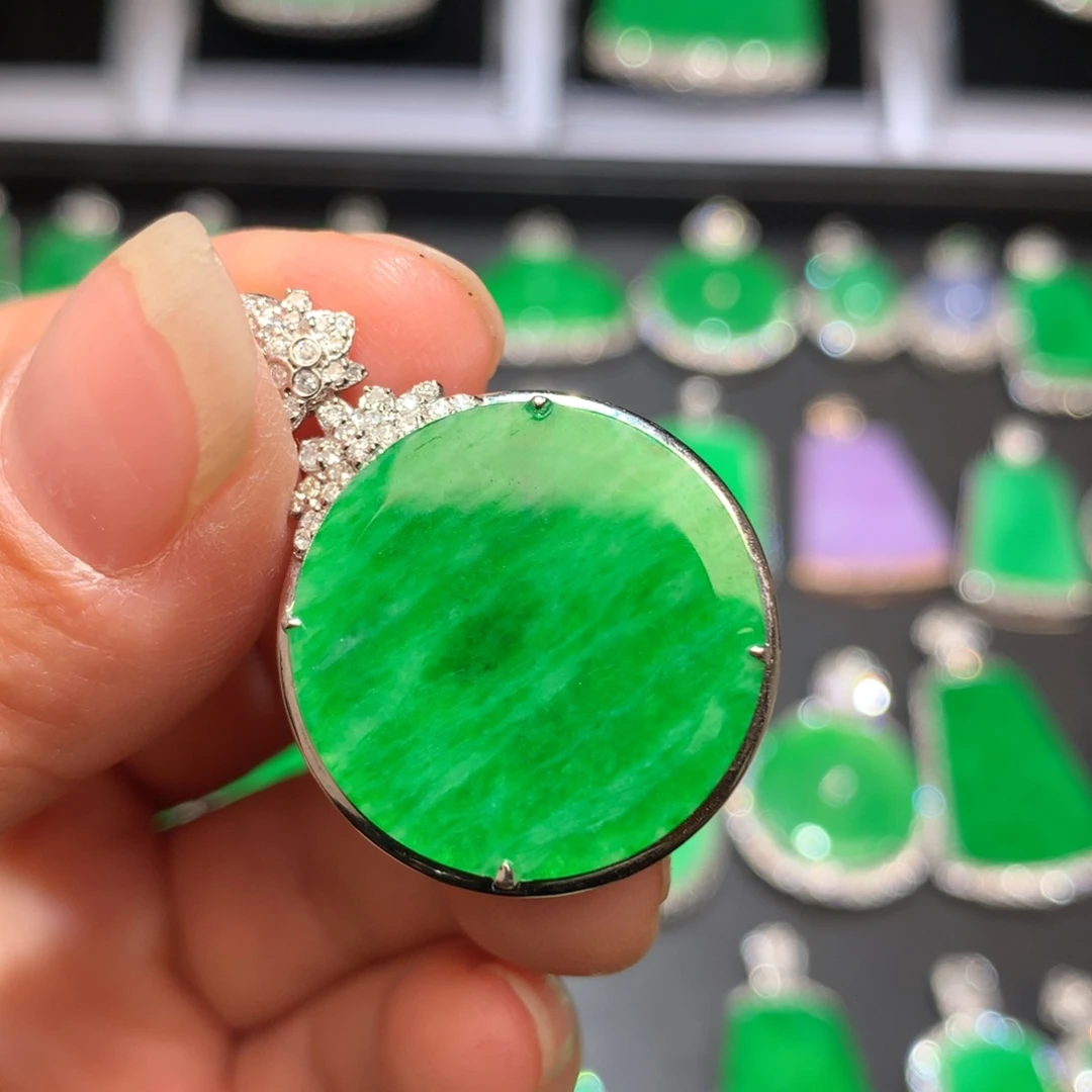 翡翠颈饰18K金镶嵌翡翠