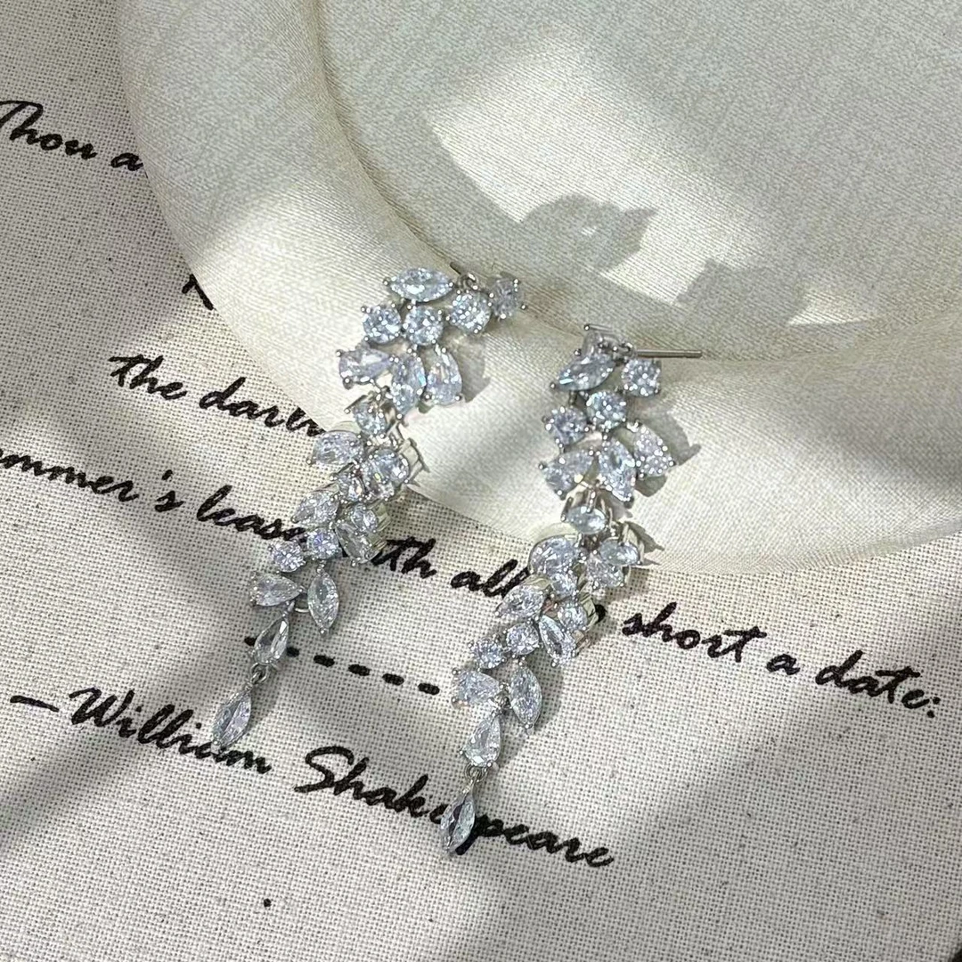 铜合金合成锆石耳饰 远远（YY235）镀k金镶嵌轻奢时尚百搭法式精致