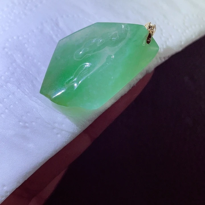 翡翠18K金镶嵌颈饰翡翠