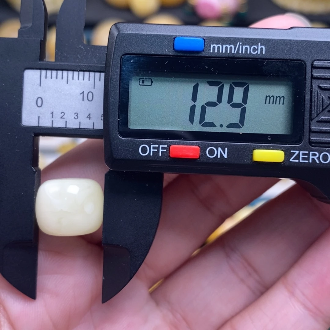 蜜蜡未镶嵌珠宝奇石