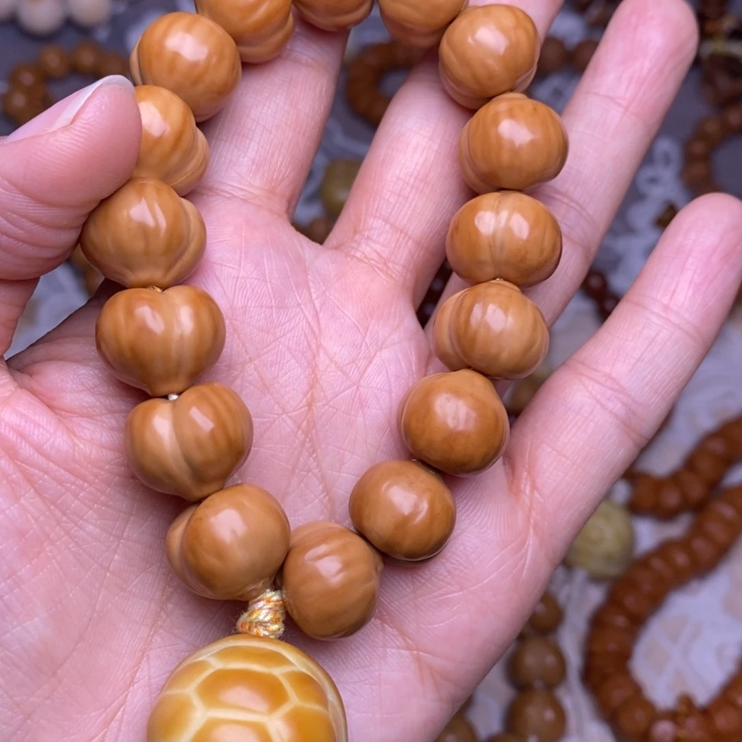 把件猴头核桃柯基屁桃龟甲