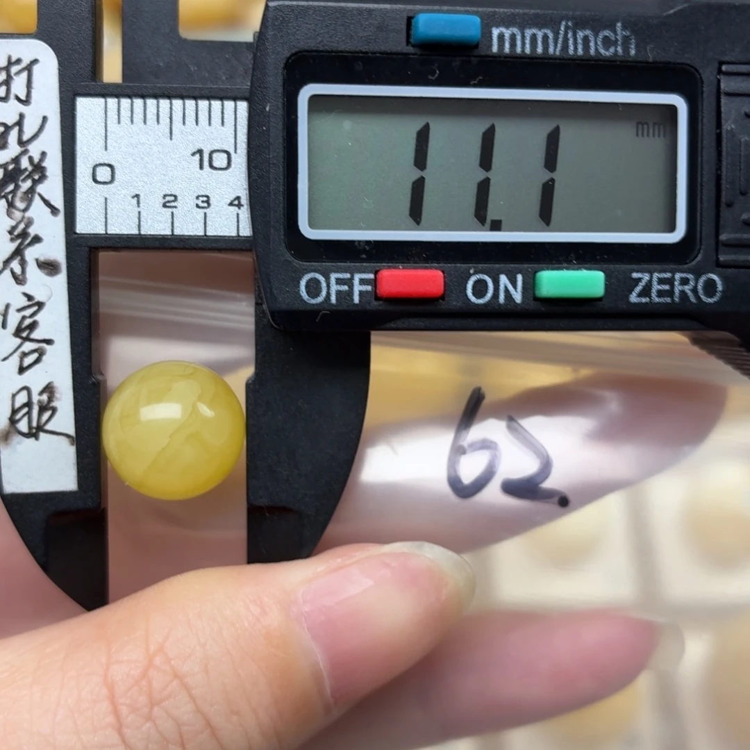 燕***O裸石蜜蜡未镶嵌蜜蜡