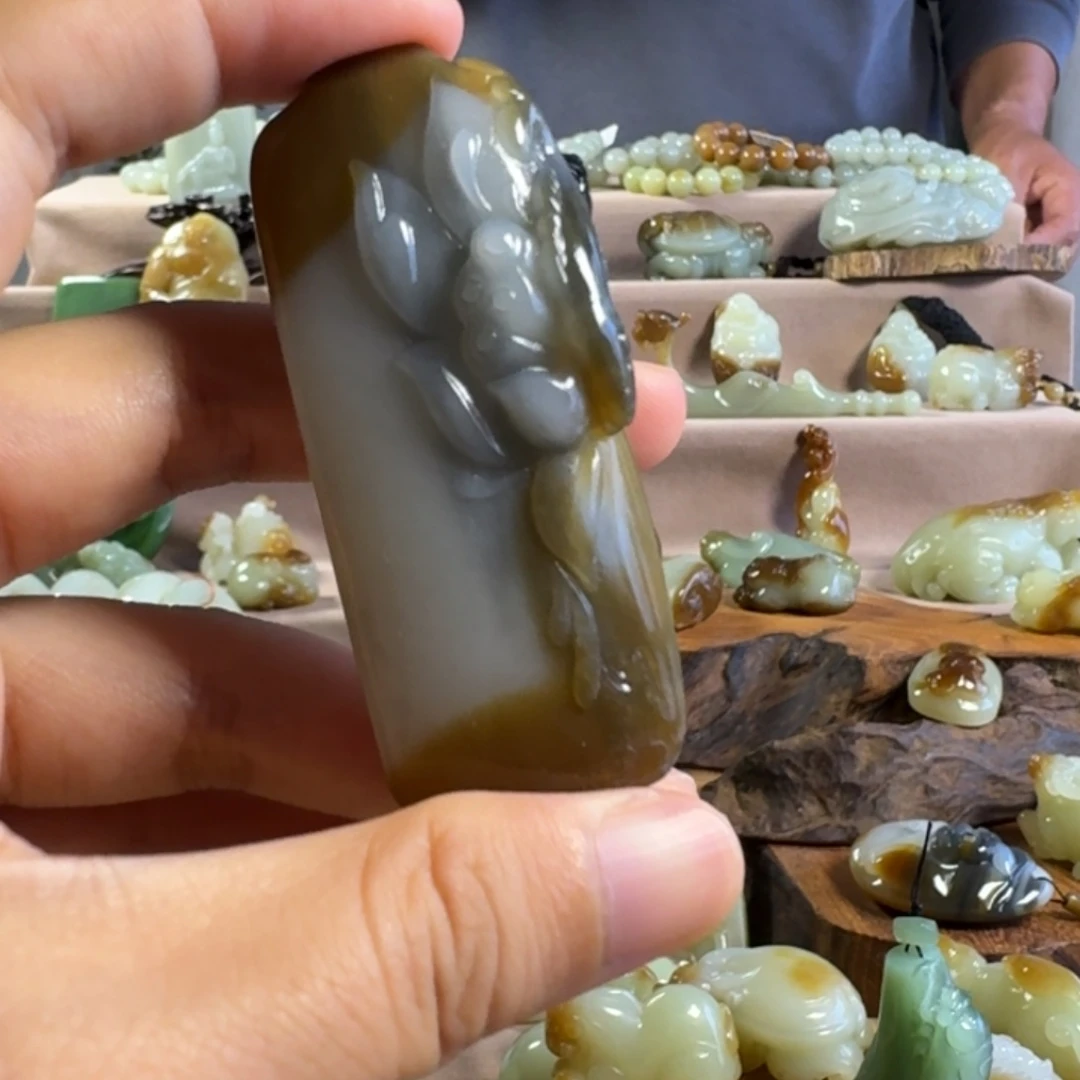 颈饰未镶嵌和田玉（糖玉）
