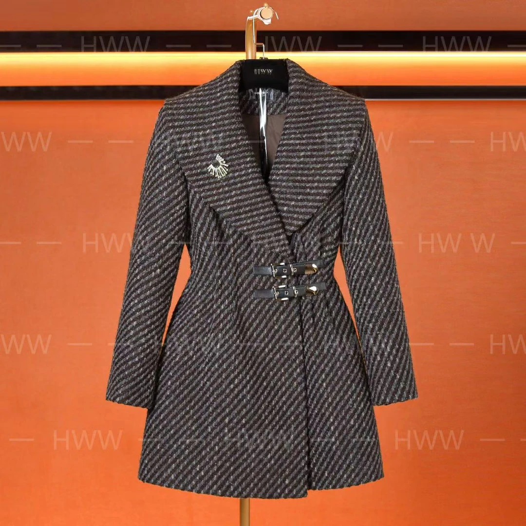 HWW鹅绒服(袖子有绒)潮流时尚法式收腰轻奢短款羽绒服DHZFF407231