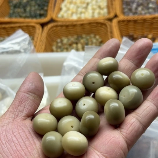 白玉菩提吊坠瑕疵18青提算盘15颗