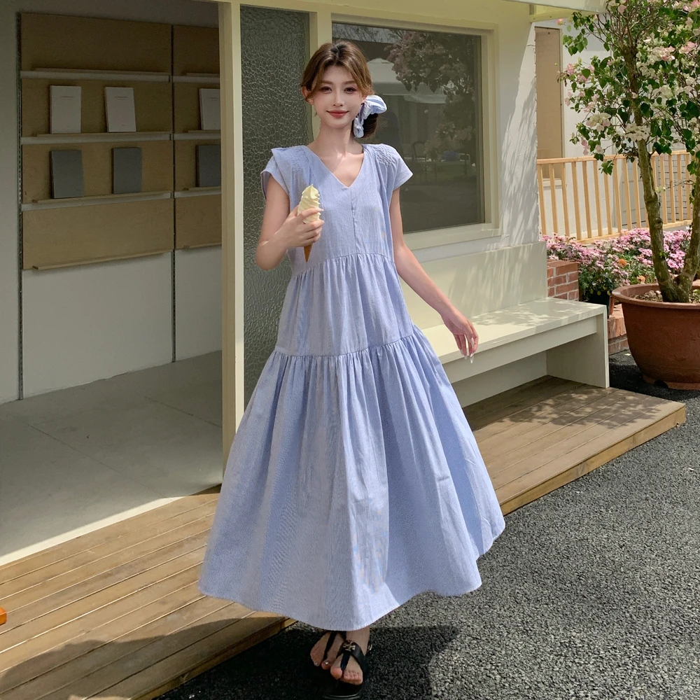 蓝色小清新V领连衣裙女中长款夏季新款法式甜美显瘦条纹A字裙