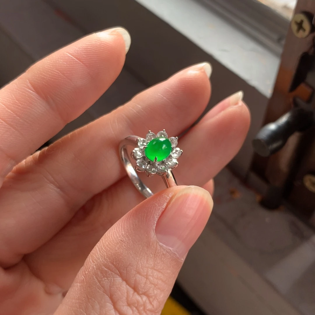 翡翠颈饰18K金镶嵌天然缅甸翡翠戒指