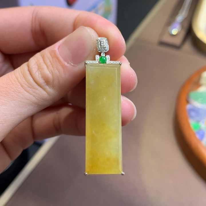 翡翠18K金镶嵌颈饰翡翠