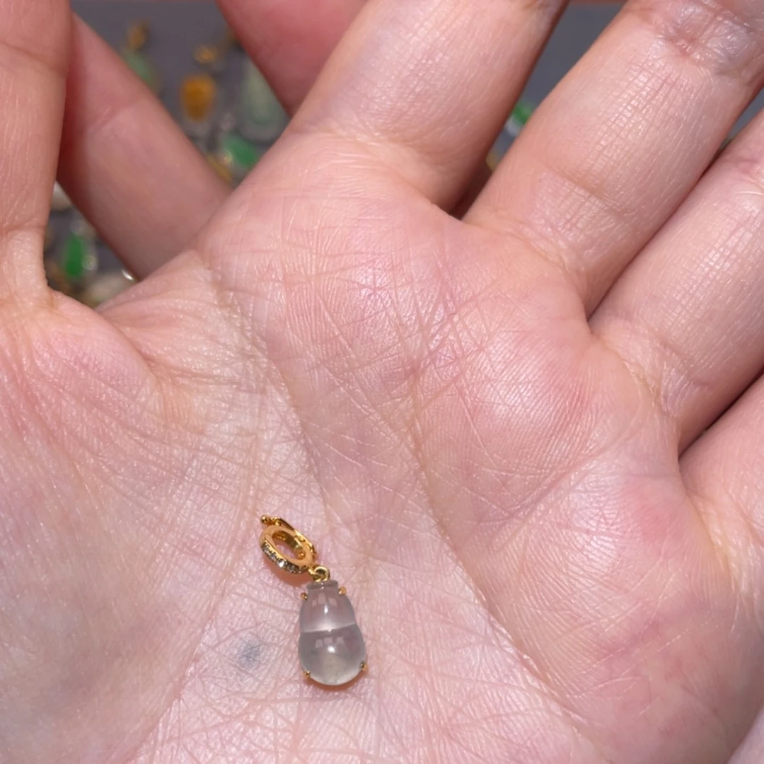 【闪购商品】颈饰18K金镶嵌翡翠