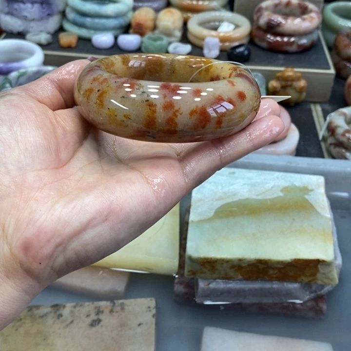 石英岩玉手镯未镶嵌踏雪手镯