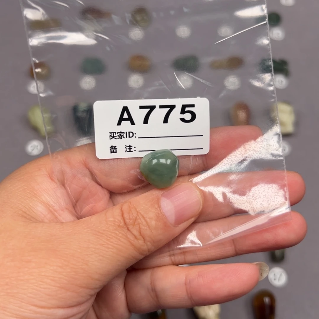 未镶嵌蛇纹石玉颈饰渡**地