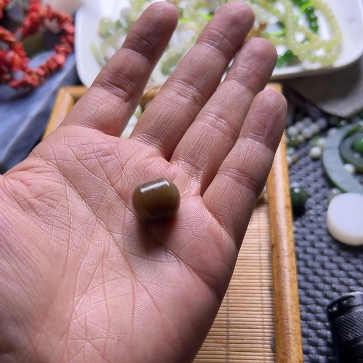 宝***泉和田玉（糖玉）未镶嵌挂件