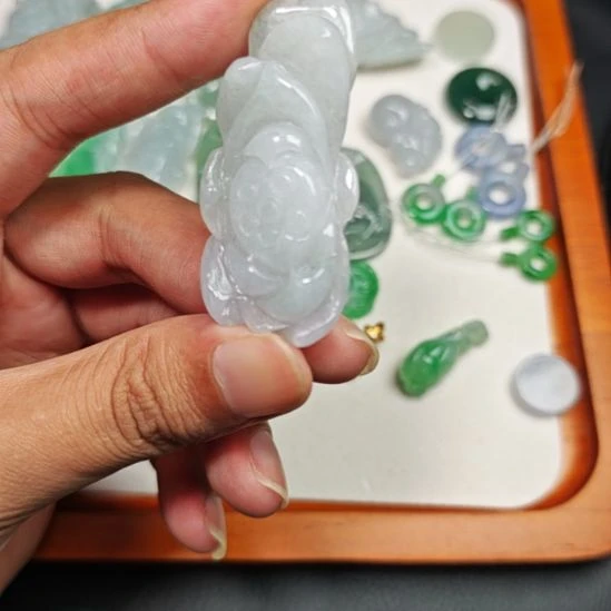 翡翠未镶嵌颈饰翡翠