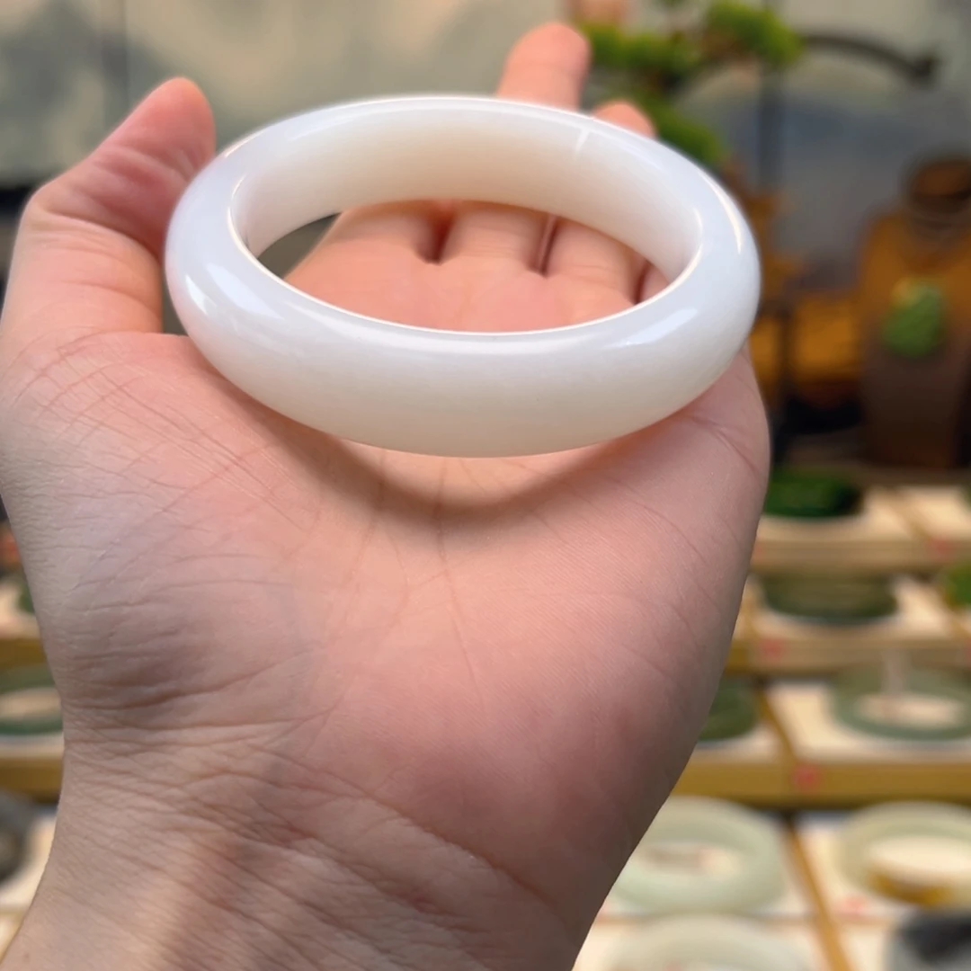 和田玉手镯未镶嵌7