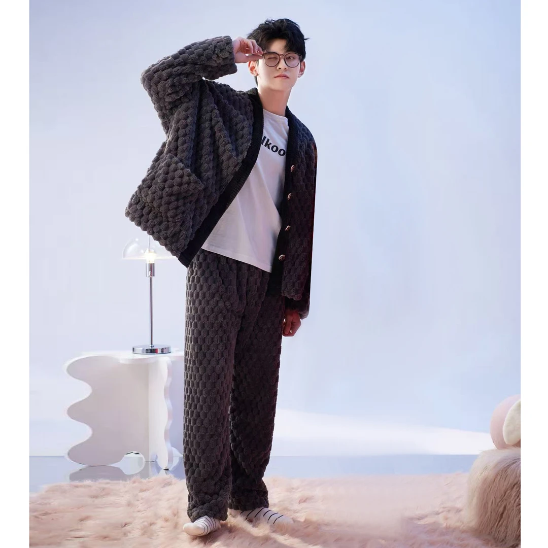 门店3&09！绒球睡衣」剪花舒暖抗起球不掉毛家居服套装男 C25502