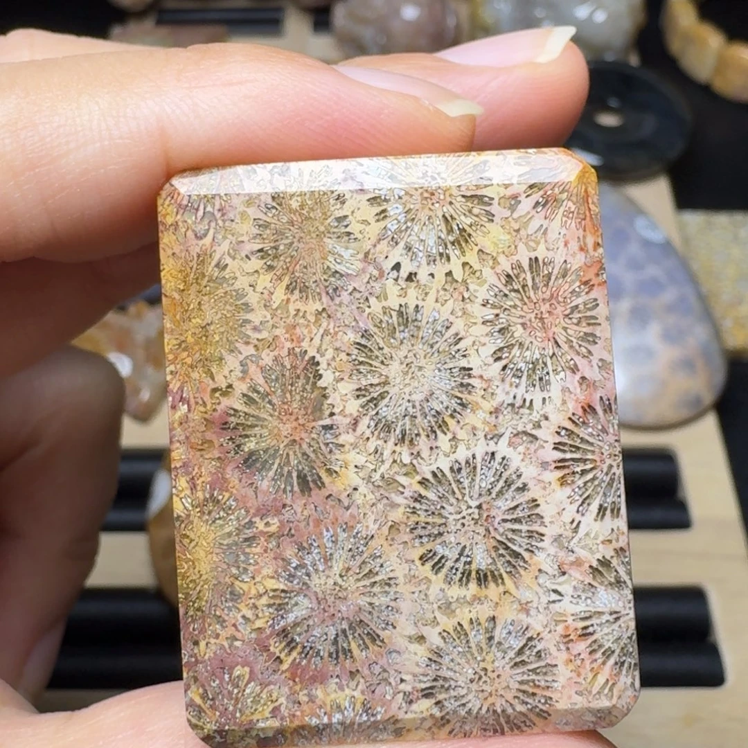 硅化玉未镶嵌复古大花，盘它