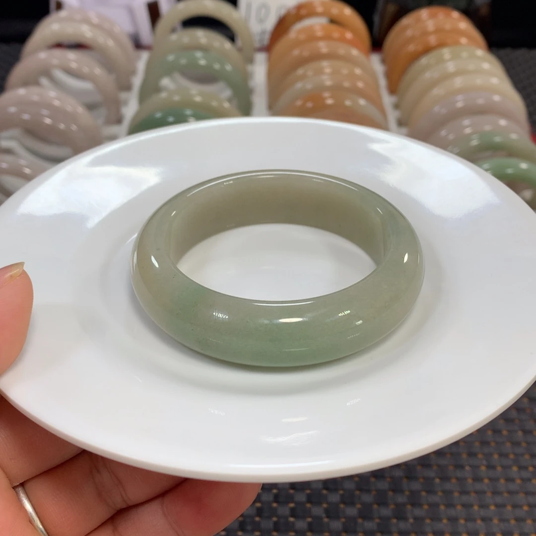 石英质玉（佘太翠）未镶嵌手镯55.9豆绿6号
