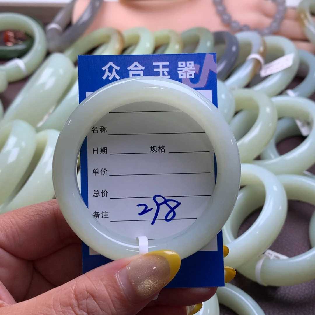 和田玉手镯未镶嵌