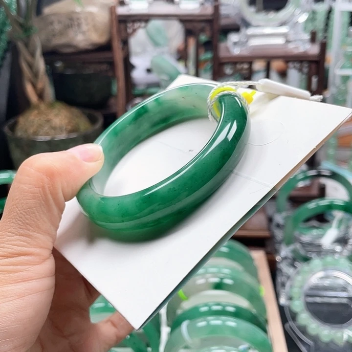 未镶嵌手镯石英质玉