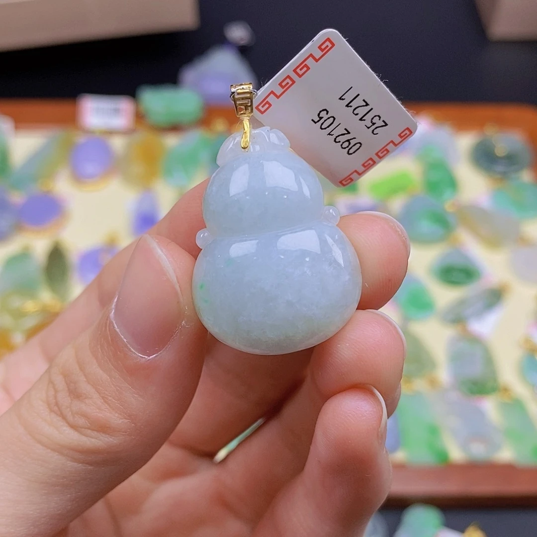 翡翠颈饰18K金镶嵌翡翠