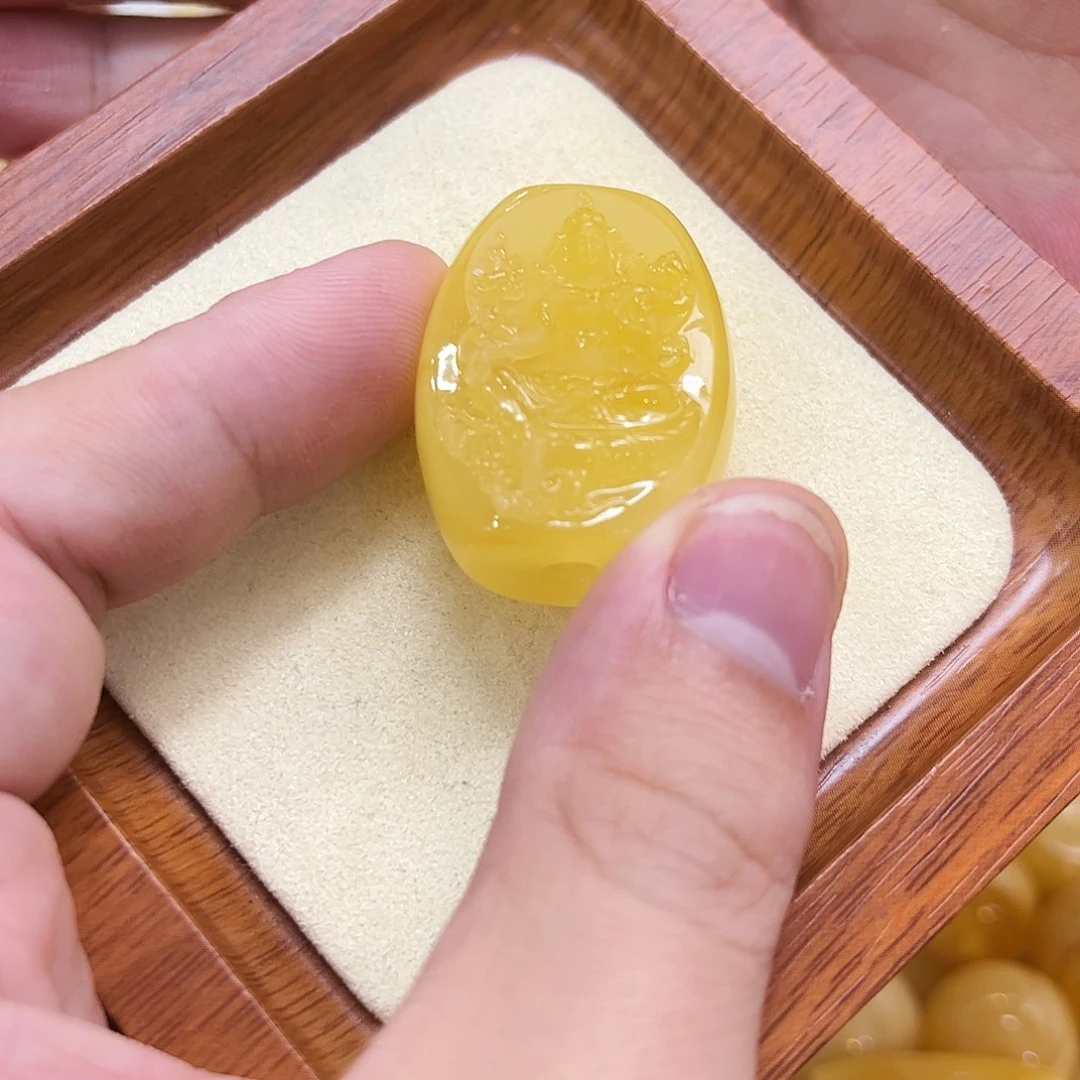 蜜蜡未镶嵌珠宝奇石