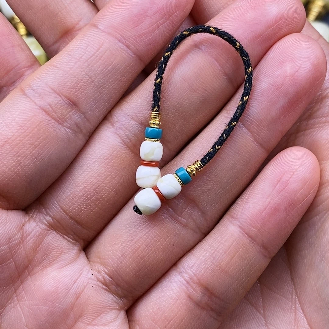 笑***佛琥珀18K金镶嵌裸石b5.5mm 蜜蜡弟子珠