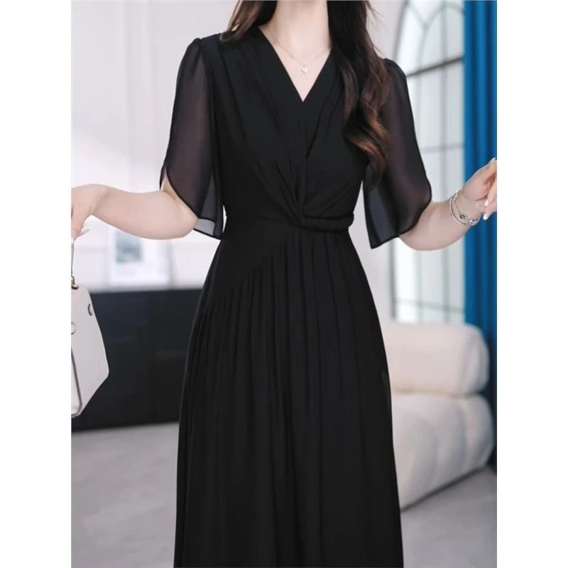 黑色赫本风法式简约连衣裙女2025夏季新款时尚显瘦收腰中长款裙子