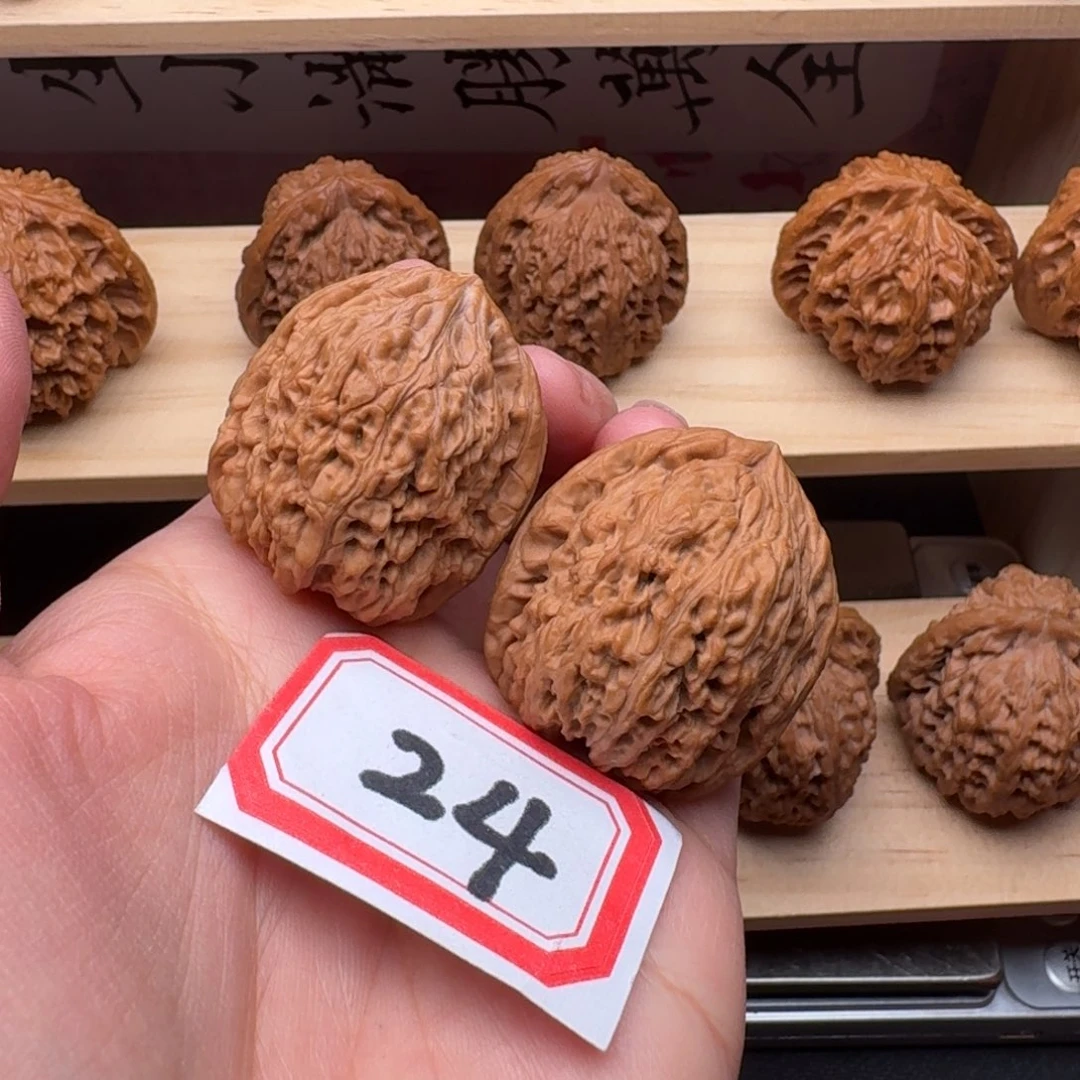 文玩核桃吊坠南疆石34尺