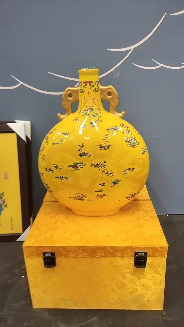 E153黄色釉包月瓶高端瓷器赏瓷