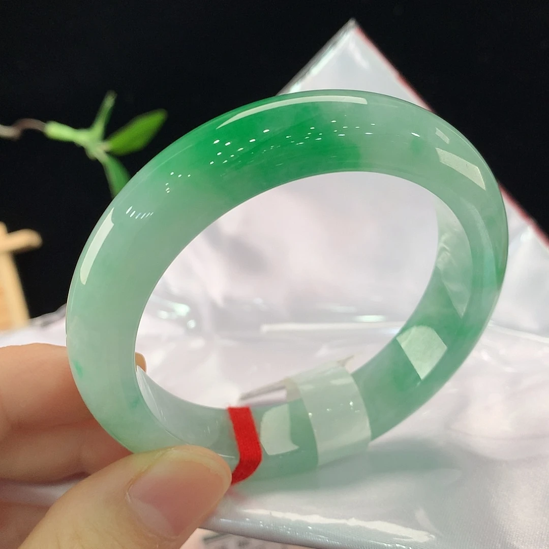 鹰***翔翡翠未镶嵌手镯0489第二笔 总价38000