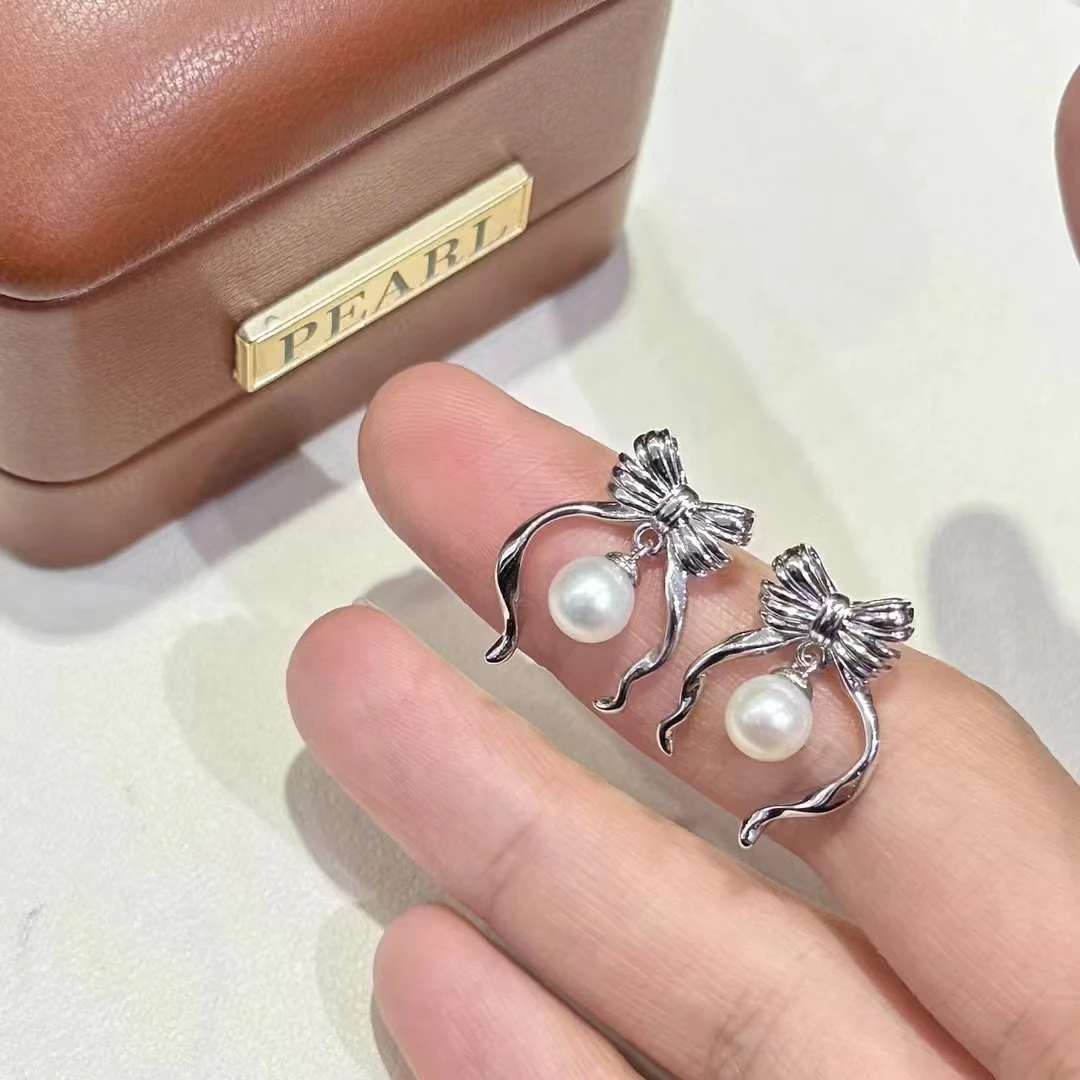 丝带蝴蝶结耳钉，6-7mm强光近圆珠，天然高品质淡水珍珠，