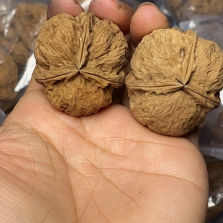 文玩核桃把件云南铁核桃85