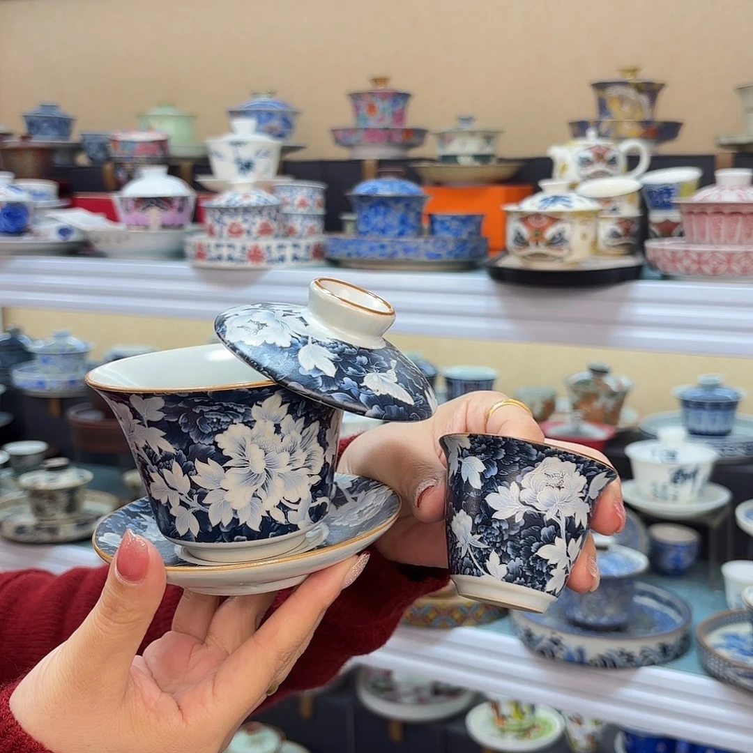 盖碗里的水煮开了