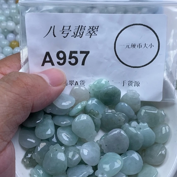 丽***织翡翠未镶嵌颈饰50