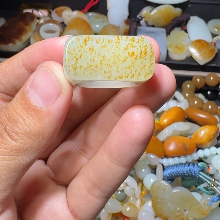 和田玉未镶嵌戒指