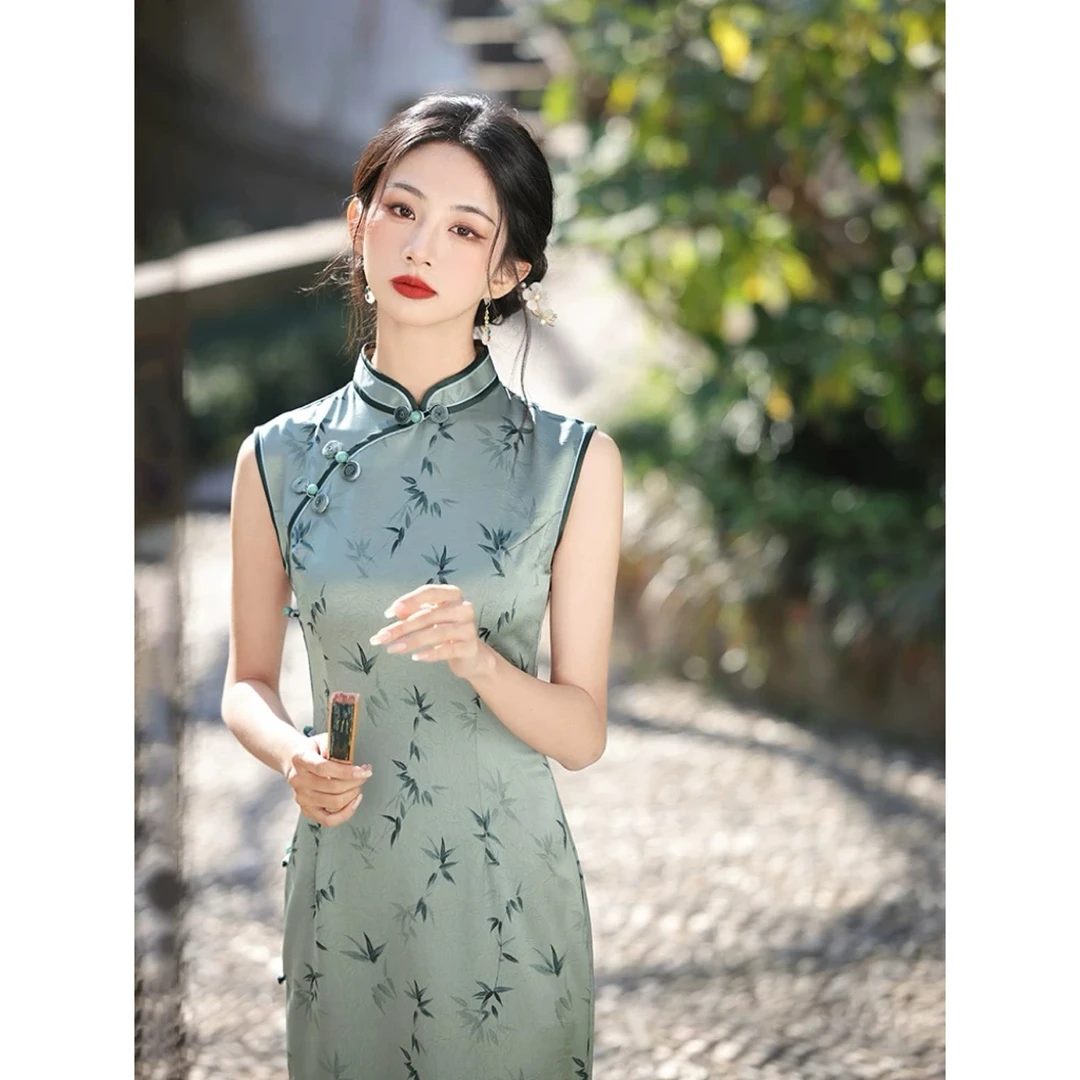 【南寻记】椿屿旗袍2025新款日常修身少女中式中长款绿色优雅风旗袍