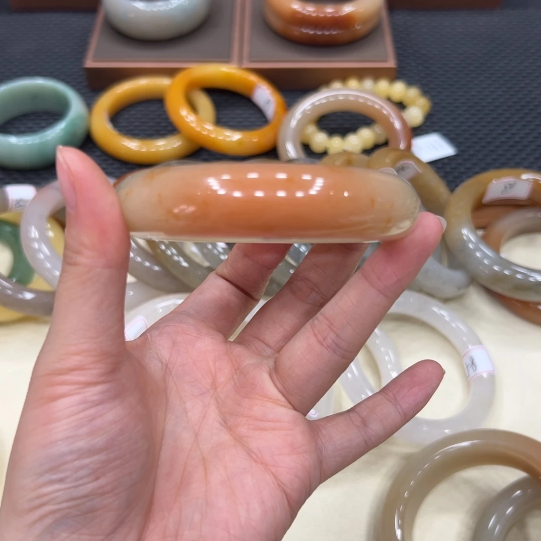 石英质玉手镯未镶嵌怎***话