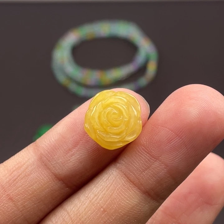 翡翠未镶嵌颈饰吊坠