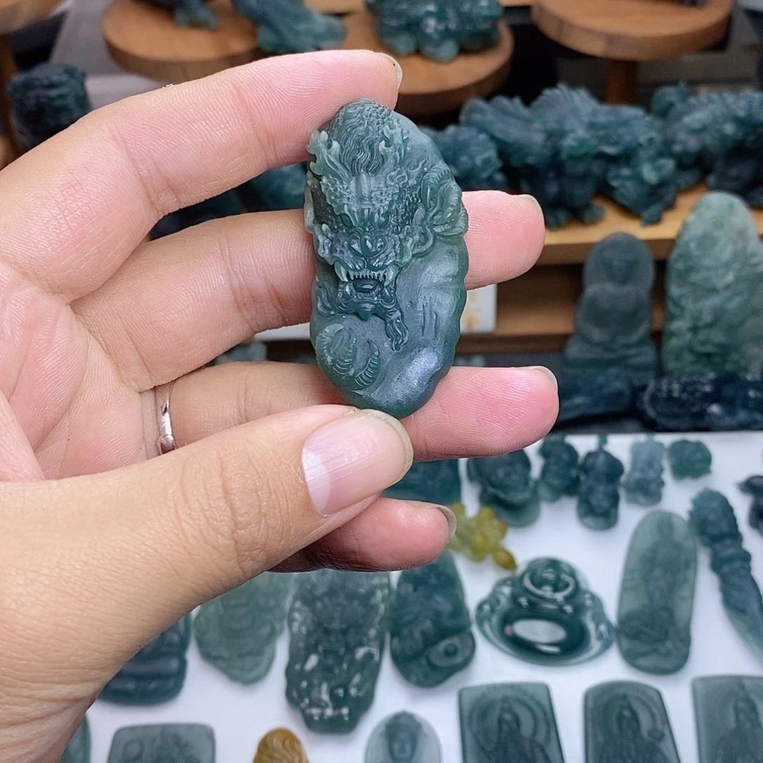 定制翡翠未镶嵌龙牌