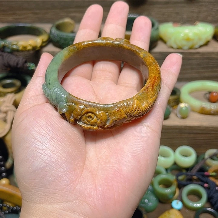 仪***感未镶嵌手镯岫岩河磨玉（透闪石质玉）