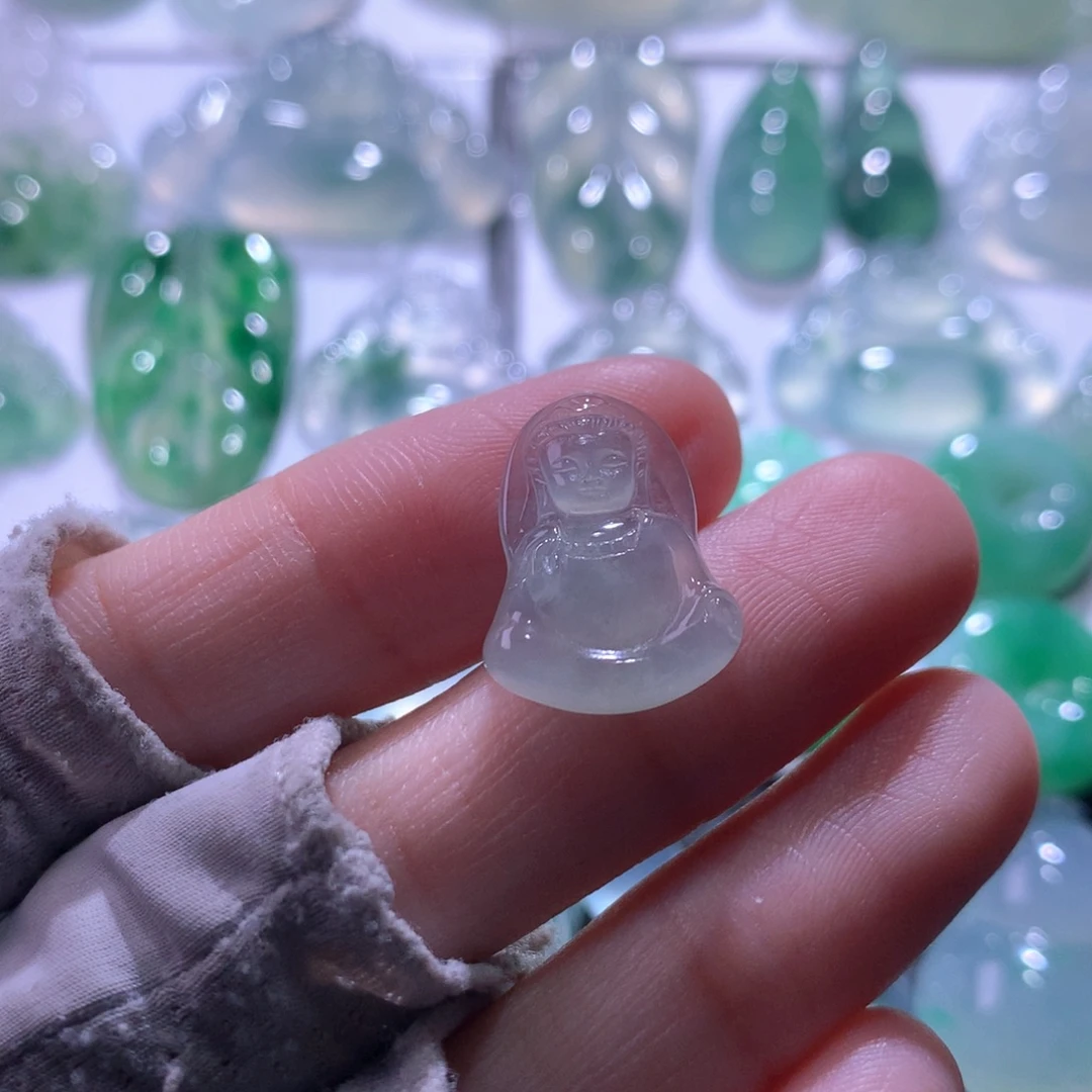 翡翠未镶嵌颈饰宝宝观音