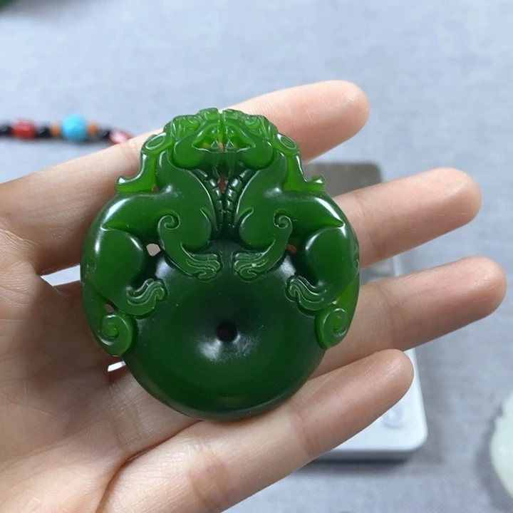 和田玉未镶嵌颈饰天**勤