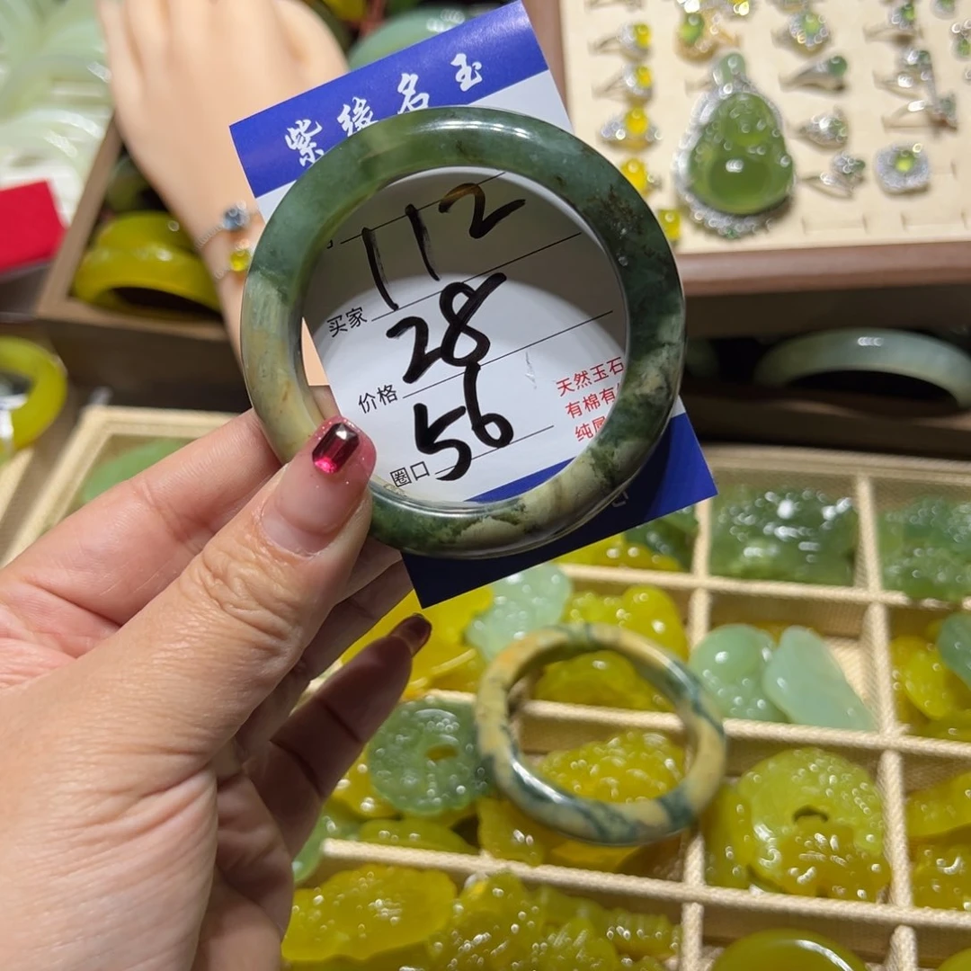蛇纹石玉手镯未镶嵌