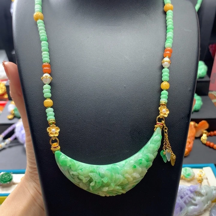 翡翠颈饰未镶嵌翡翠凤凰弯弯