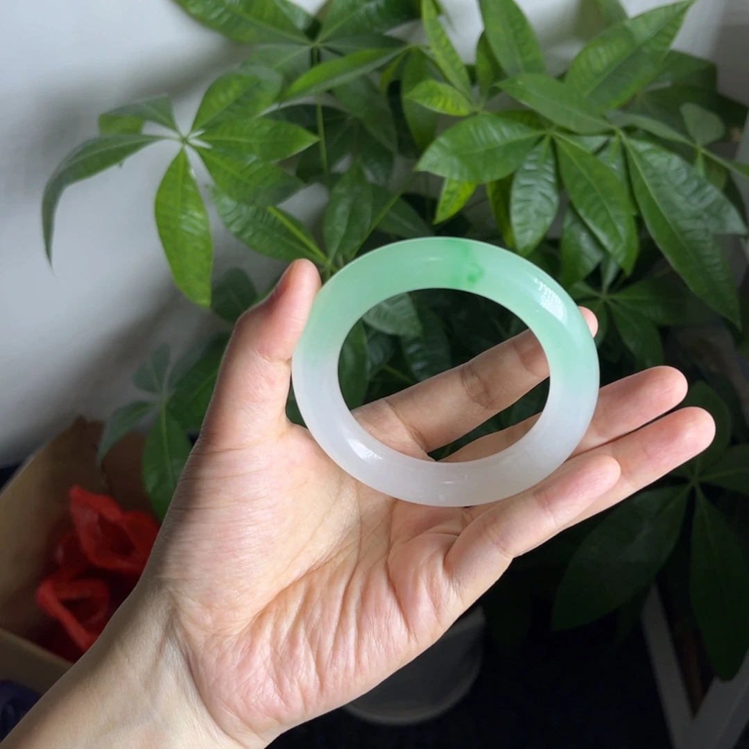 优****玉半山半水一口翠 56圆条 优檀