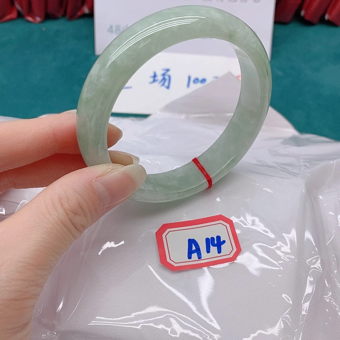 翡翠手镯未镶嵌小**?A144444444