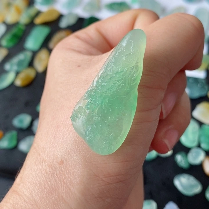 定制翡翠未镶嵌龙