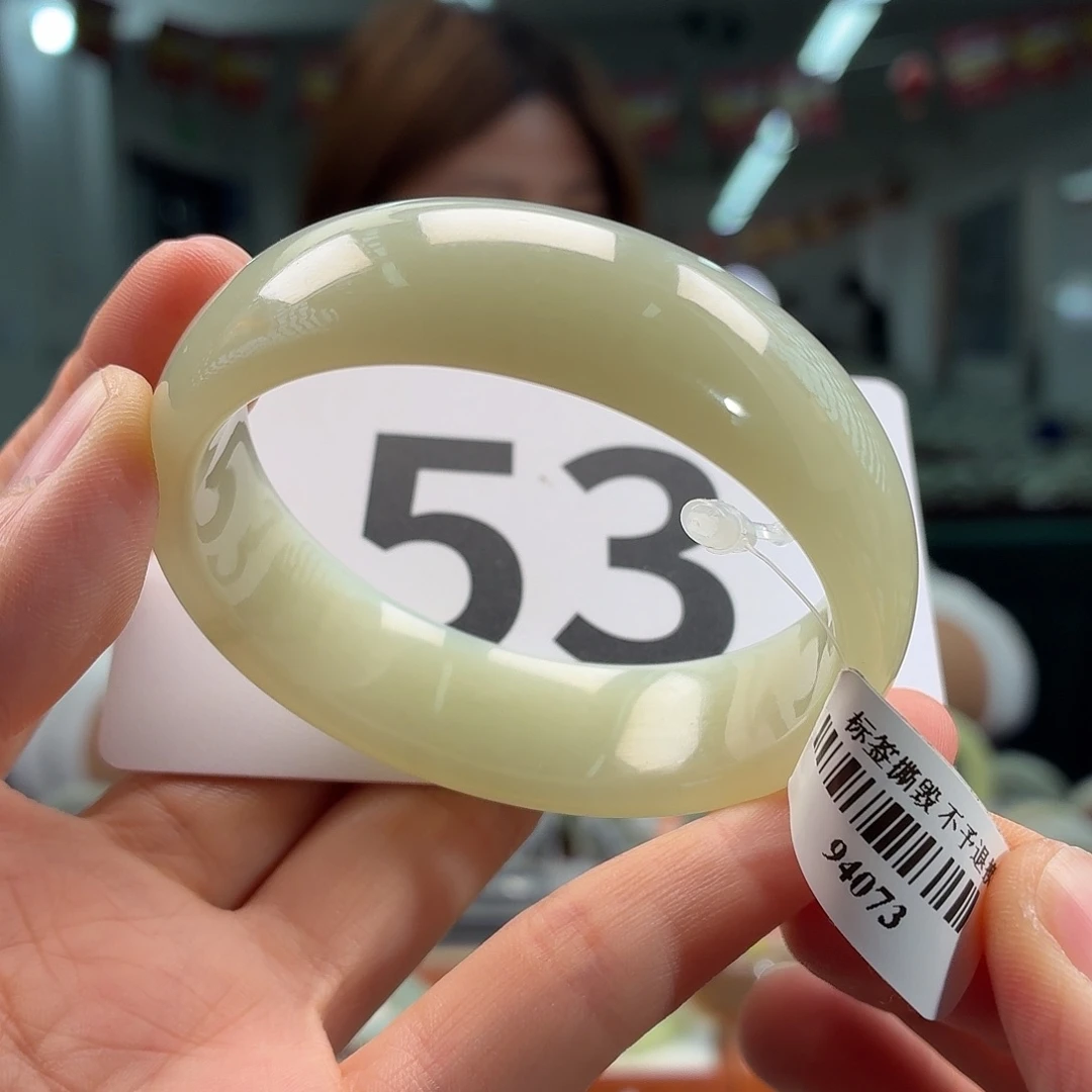 和田玉手镯未镶嵌纹