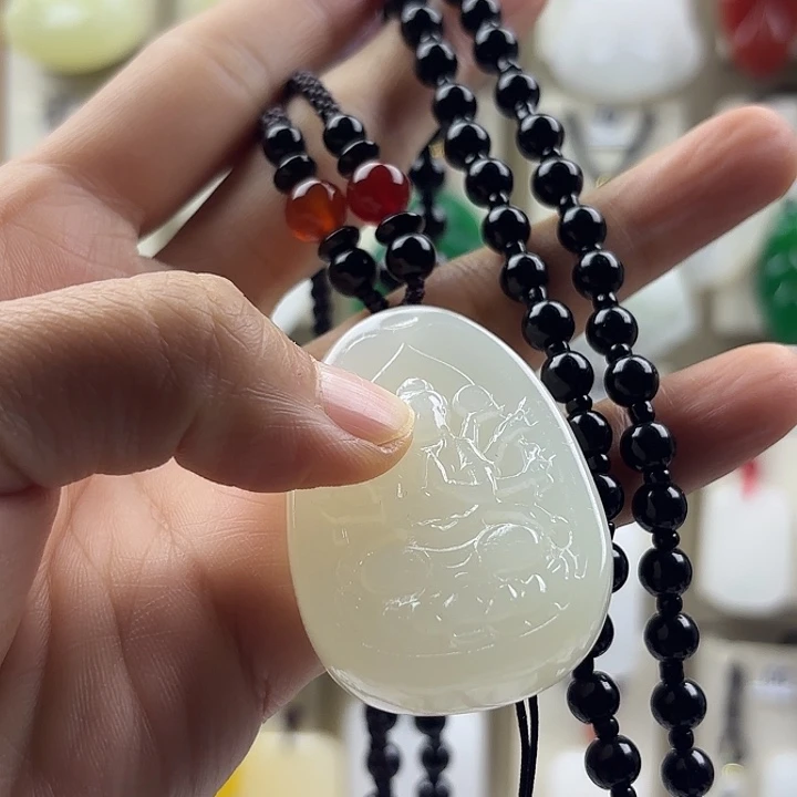 西****石英质玉未镶嵌颈饰