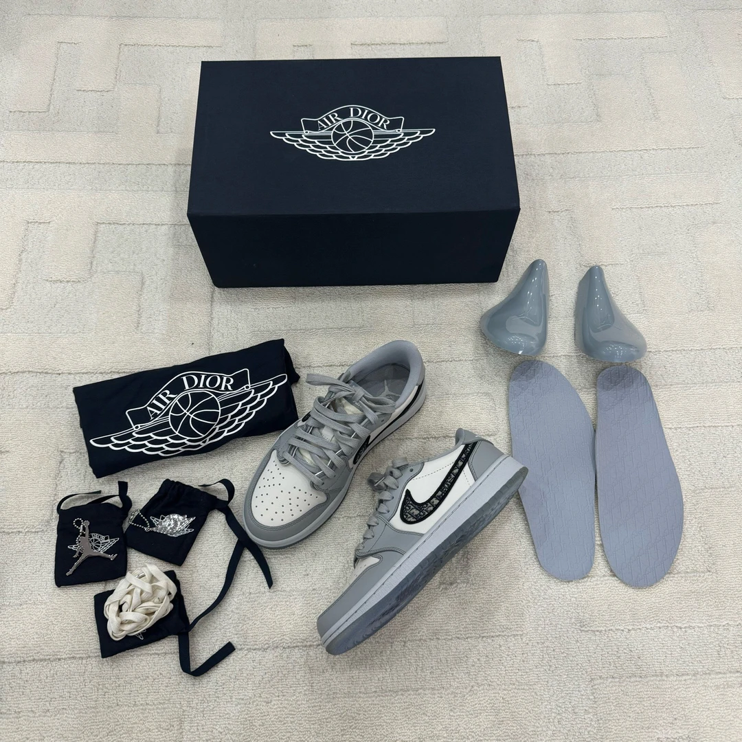 99新 DIOR/迪奥 Dior x AJ1 Low 白灰联名板鞋41码/98新/原盒尘袋